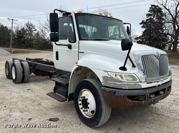 image for item DW6734 2009 International 4400 truck cab and chassis