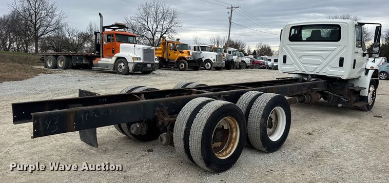 image for item DW6734 2009 International 4400 truck cab and chassis