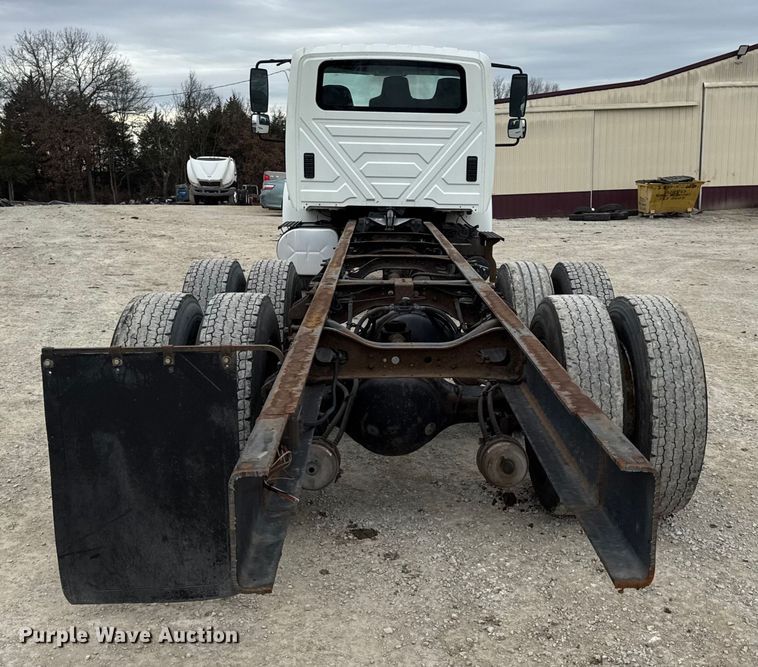 image for item DW6734 2009 International 4400 truck cab and chassis