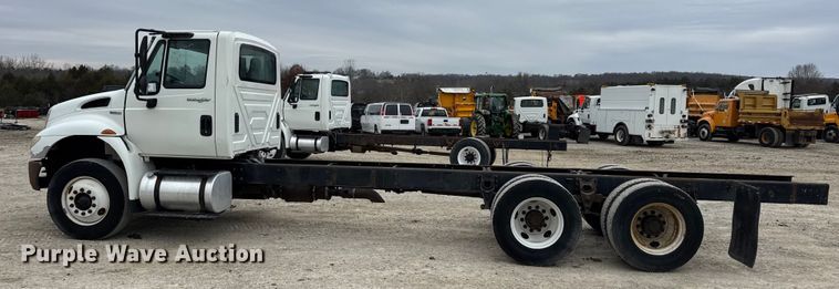 image for item DW6734 2009 International 4400 truck cab and chassis