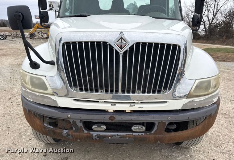 image for item DW6734 2009 International 4400 truck cab and chassis