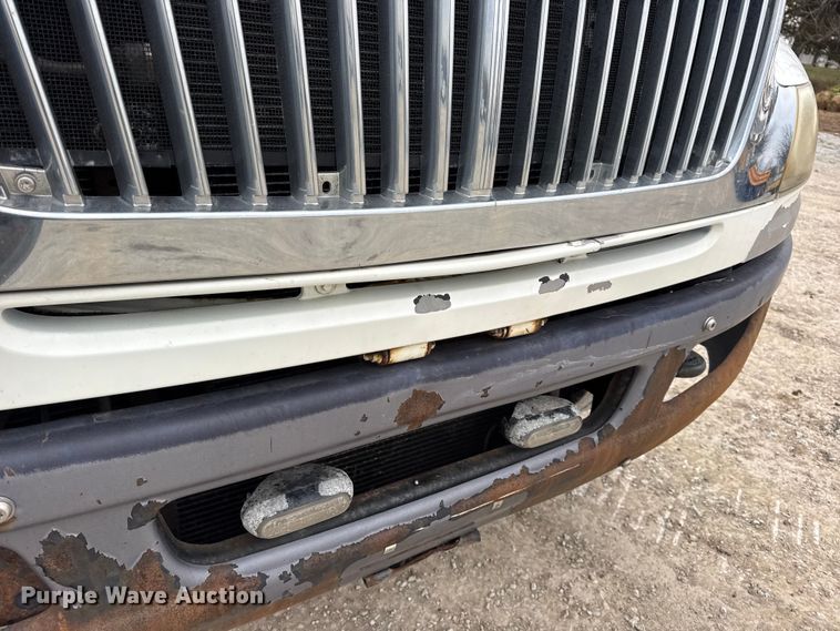 image for item DW6734 2009 International 4400 truck cab and chassis