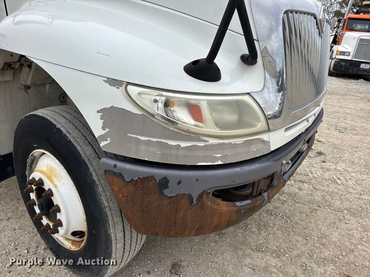 image for item DW6734 2009 International 4400 truck cab and chassis