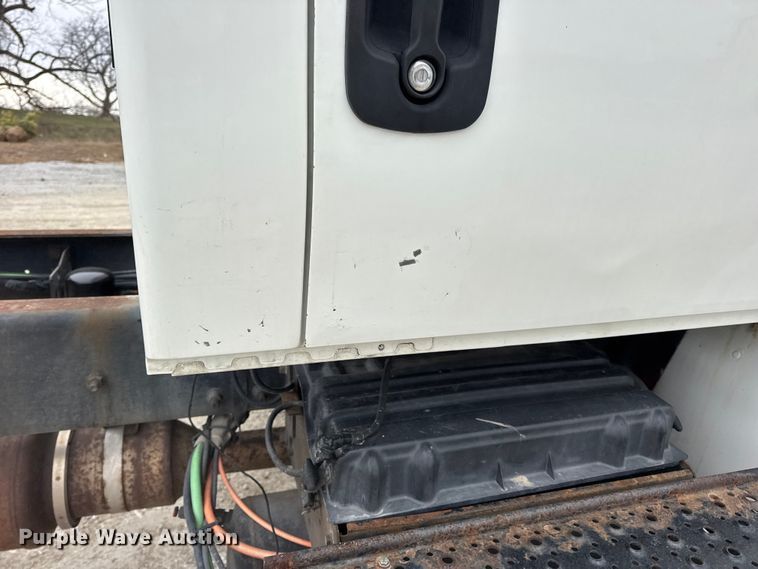 image for item DW6734 2009 International 4400 truck cab and chassis