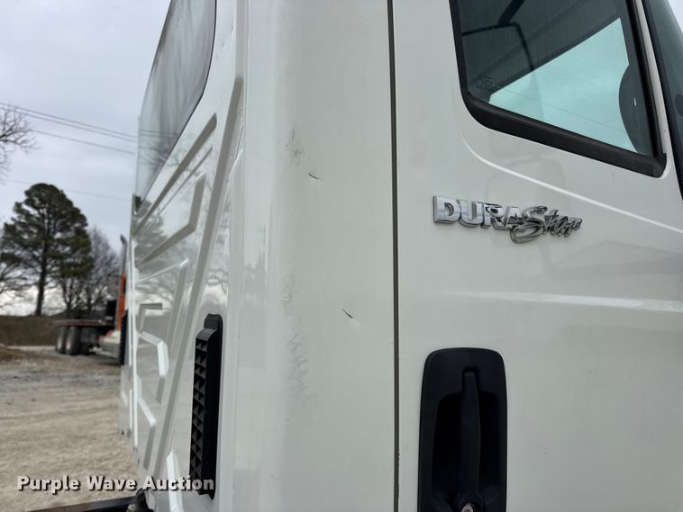 image for item DW6734 2009 International 4400 truck cab and chassis