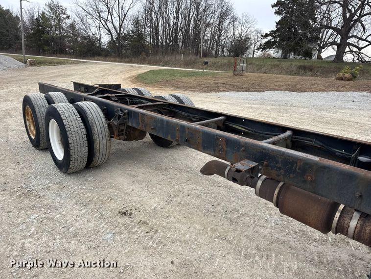 image for item DW6734 2009 International 4400 truck cab and chassis