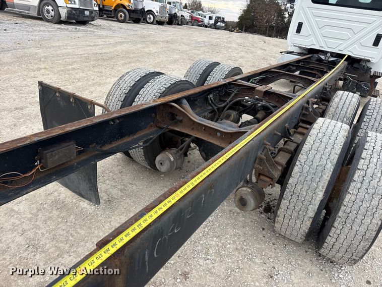 image for item DW6734 2009 International 4400 truck cab and chassis