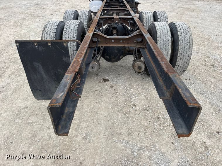 image for item DW6734 2009 International 4400 truck cab and chassis