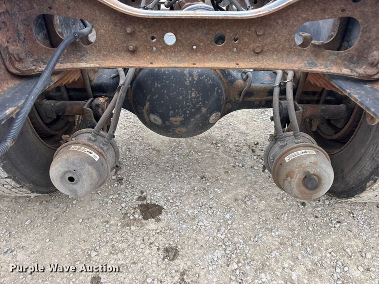 image for item DW6734 2009 International 4400 truck cab and chassis