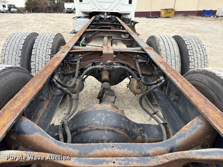 image for item DW6734 2009 International 4400 truck cab and chassis