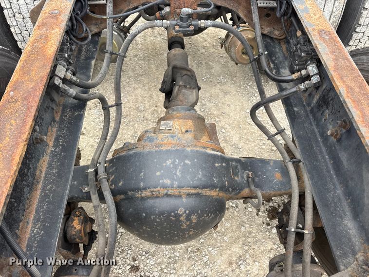 image for item DW6734 2009 International 4400 truck cab and chassis