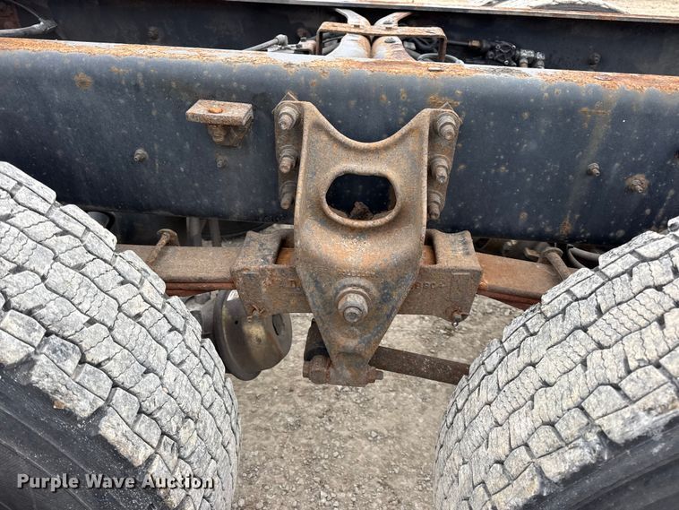 image for item DW6734 2009 International 4400 truck cab and chassis