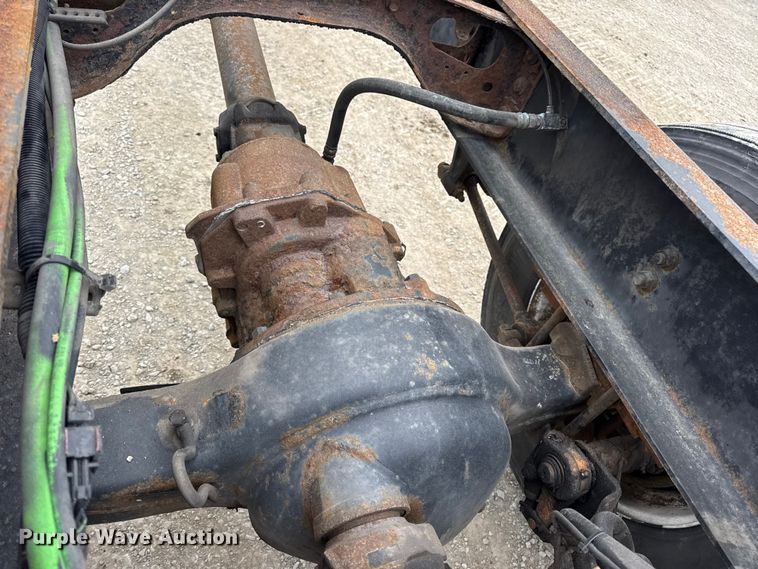 image for item DW6734 2009 International 4400 truck cab and chassis