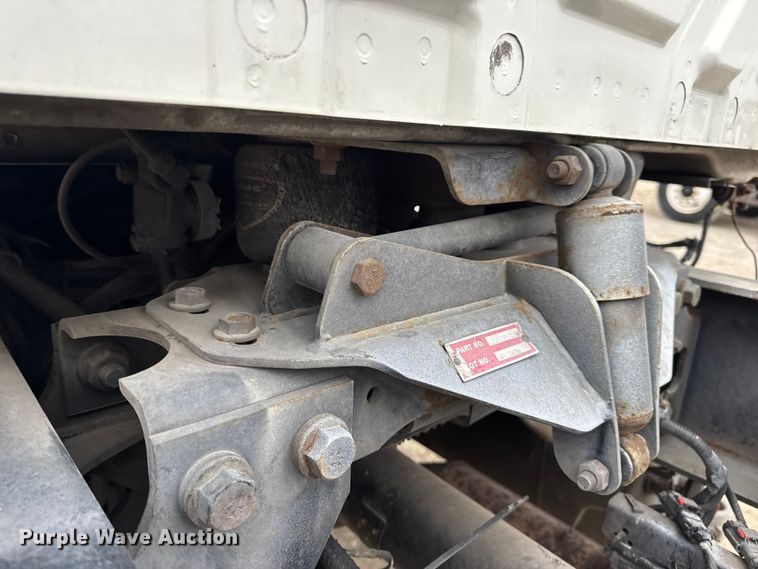 image for item DW6734 2009 International 4400 truck cab and chassis