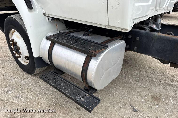 image for item DW6734 2009 International 4400 truck cab and chassis