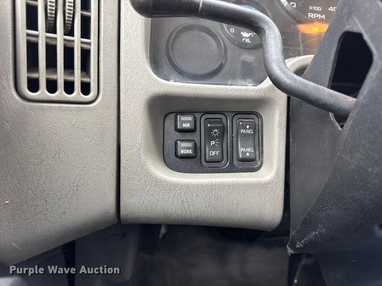 image for item DW6734 2009 International 4400 truck cab and chassis