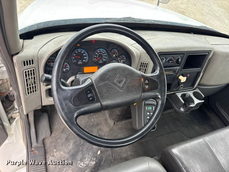 image for item DW6734 2009 International 4400 truck cab and chassis