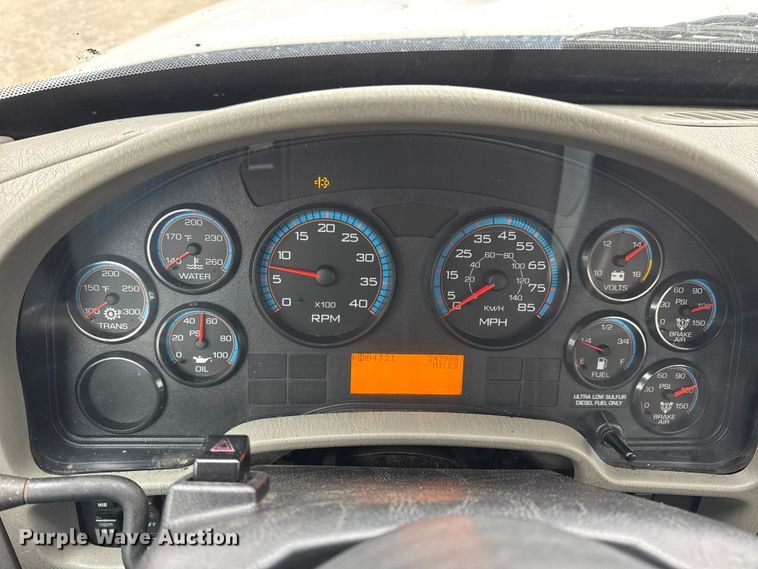 image for item DW6734 2009 International 4400 truck cab and chassis