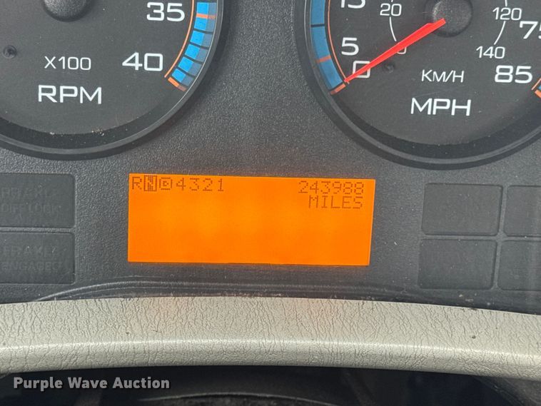 image for item DW6734 2009 International 4400 truck cab and chassis