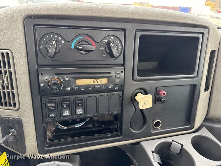 image for item DW6734 2009 International 4400 truck cab and chassis