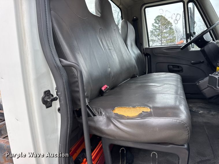 image for item DW6734 2009 International 4400 truck cab and chassis