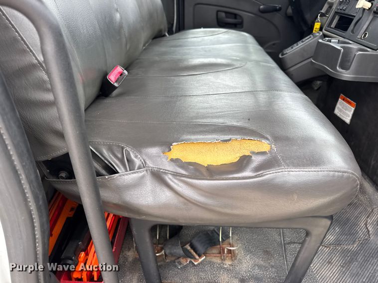 image for item DW6734 2009 International 4400 truck cab and chassis