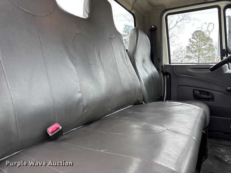 image for item DW6734 2009 International 4400 truck cab and chassis