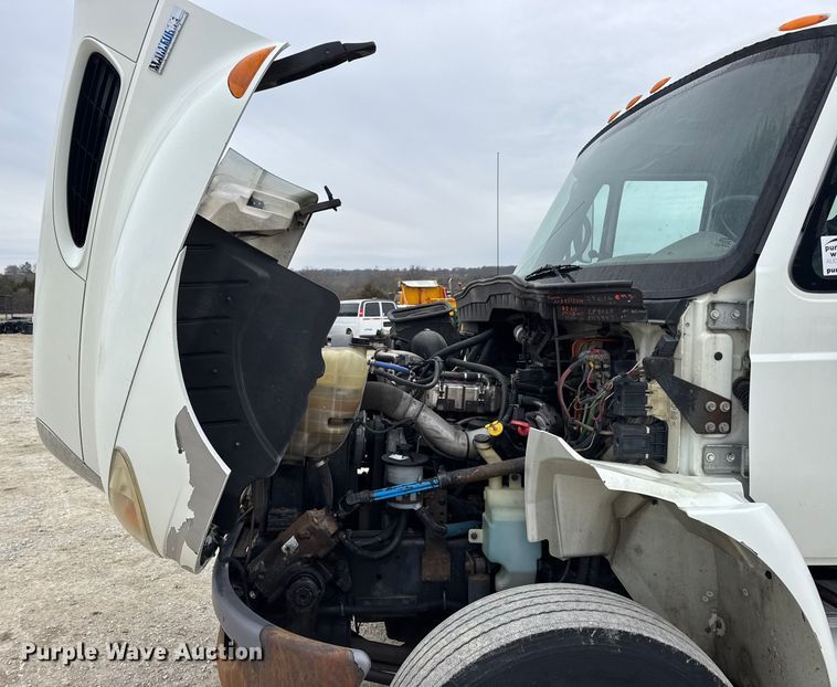 image for item DW6734 2009 International 4400 truck cab and chassis