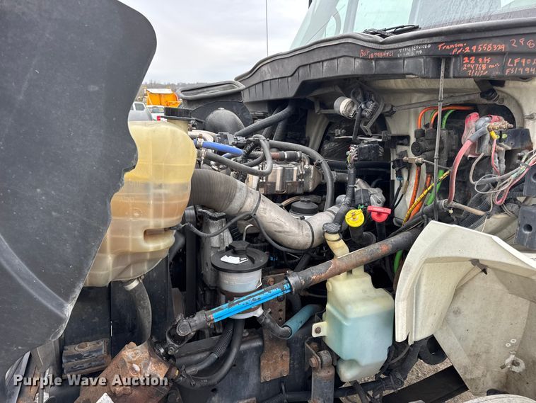 image for item DW6734 2009 International 4400 truck cab and chassis