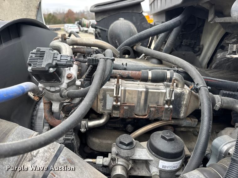 image for item DW6734 2009 International 4400 truck cab and chassis