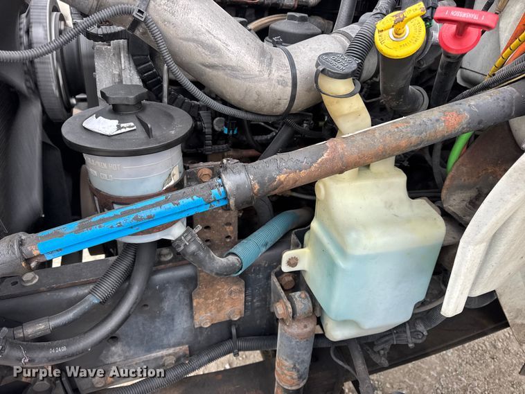 image for item DW6734 2009 International 4400 truck cab and chassis