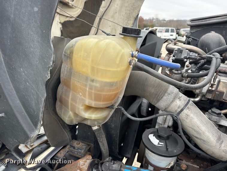 image for item DW6734 2009 International 4400 truck cab and chassis