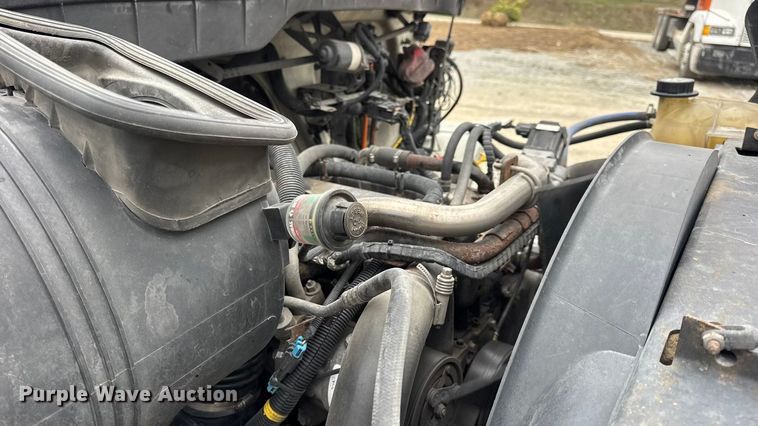 image for item DW6734 2009 International 4400 truck cab and chassis