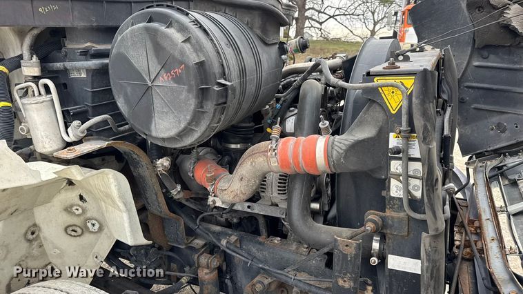 image for item DW6734 2009 International 4400 truck cab and chassis