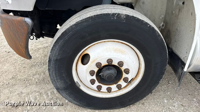 image for item DW6734 2009 International 4400 truck cab and chassis