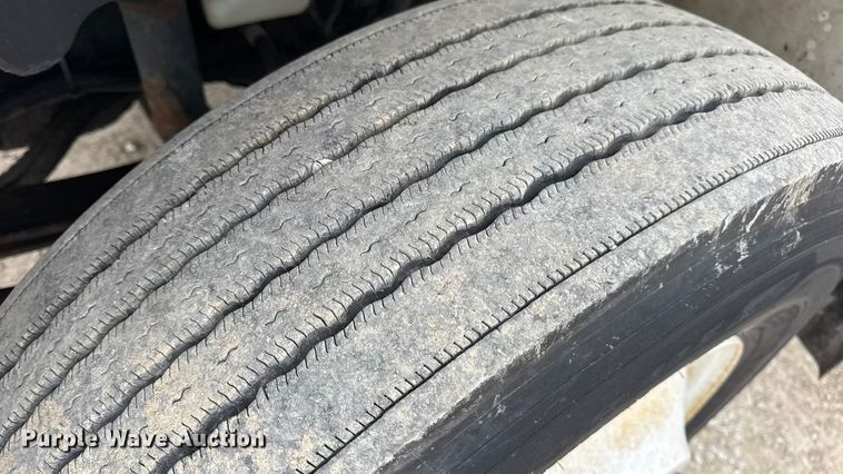 image for item DW6734 2009 International 4400 truck cab and chassis