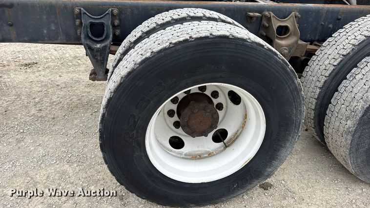 image for item DW6734 2009 International 4400 truck cab and chassis