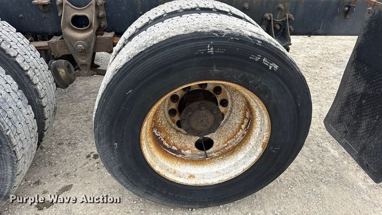 image for item DW6734 2009 International 4400 truck cab and chassis