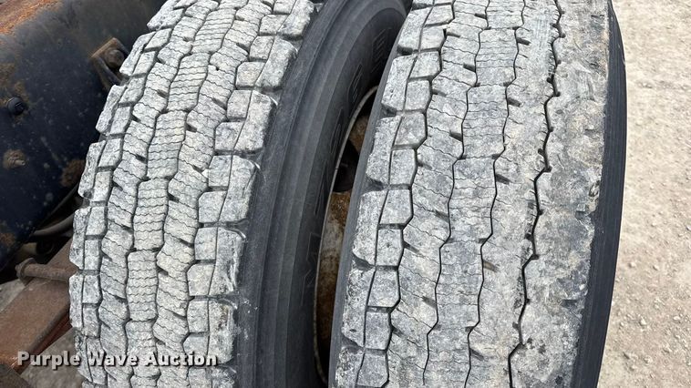 image for item DW6734 2009 International 4400 truck cab and chassis