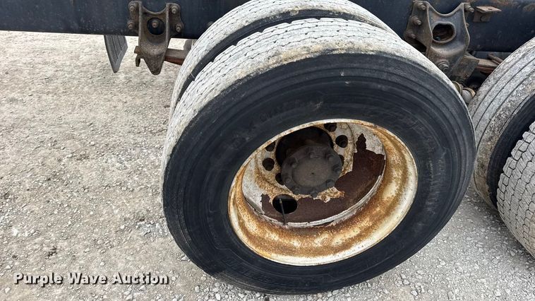 image for item DW6734 2009 International 4400 truck cab and chassis