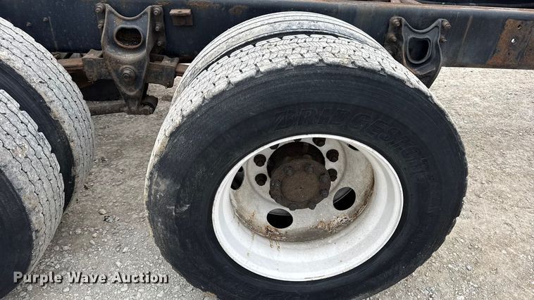 image for item DW6734 2009 International 4400 truck cab and chassis