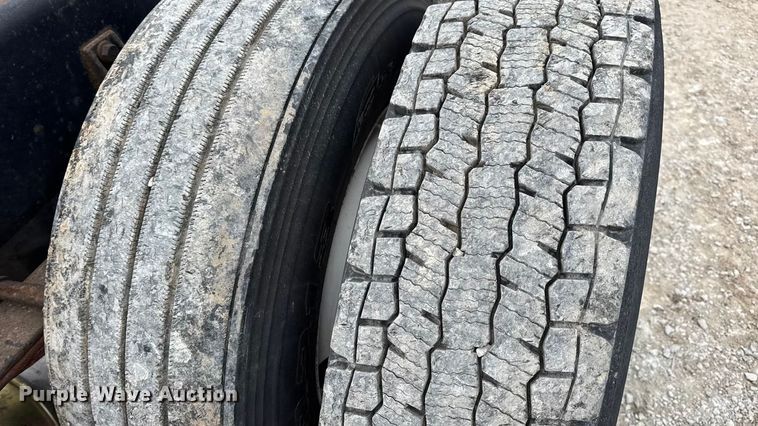 image for item DW6734 2009 International 4400 truck cab and chassis