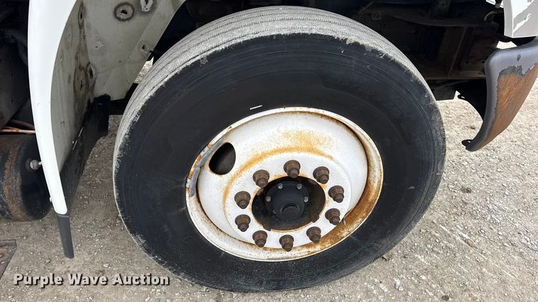 image for item DW6734 2009 International 4400 truck cab and chassis