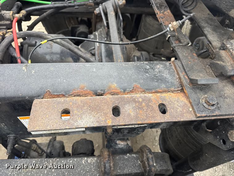 image for item DW6735 2013 Volvo VNL semi truck