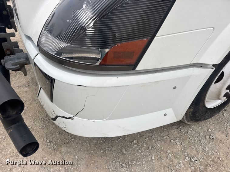 image for item DW6735 2013 Volvo VNL semi truck