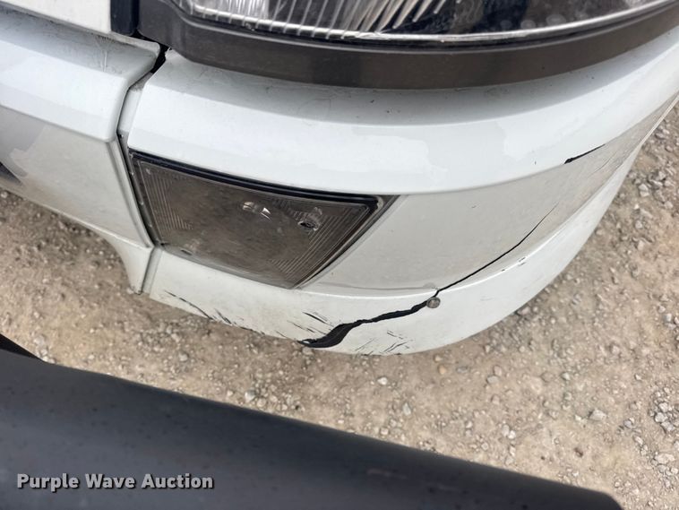 image for item DW6735 2013 Volvo VNL semi truck