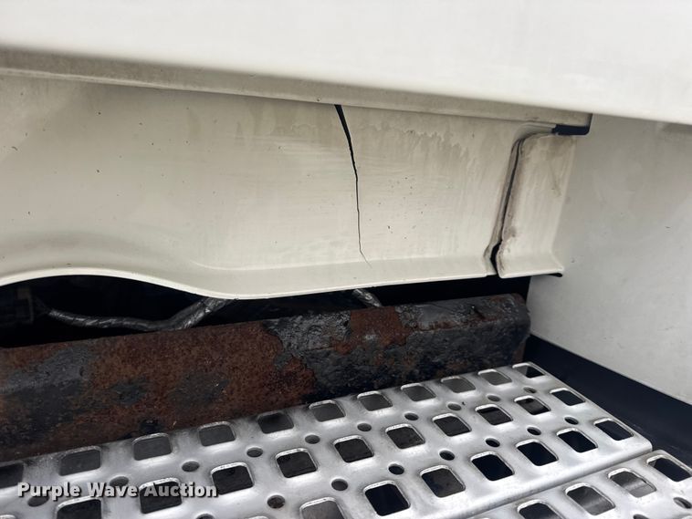 image for item DW6735 2013 Volvo VNL semi truck