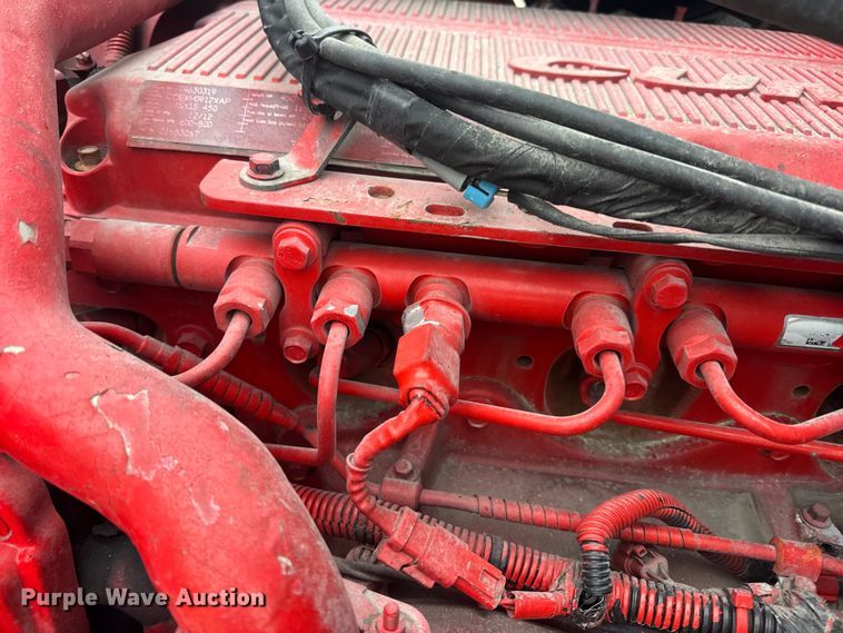 image for item DW6735 2013 Volvo VNL semi truck