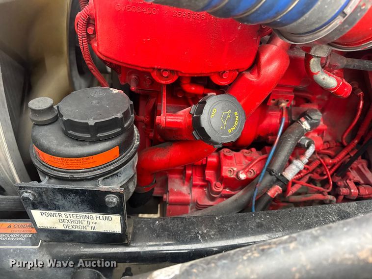 image for item DW6735 2013 Volvo VNL semi truck