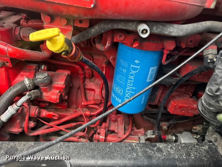 image for item DW6735 2013 Volvo VNL semi truck